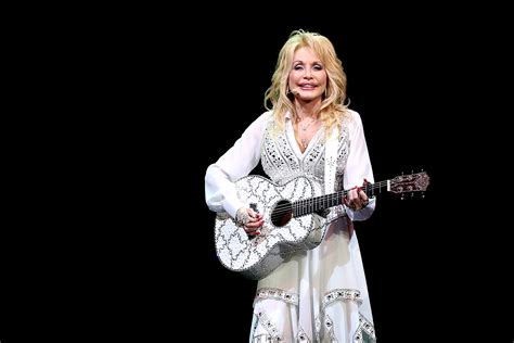 Dolly Parton May Never Tour Again I Like To Stay Closer To Home