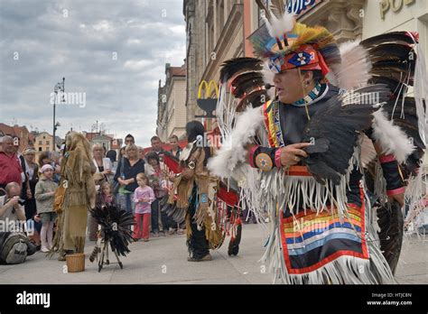 Südamerikanischen Indianer Am Rynek Marktplatz In Breslau