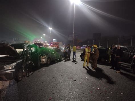 Choque M Ltiple Por La Niebla En La Autopista A La Altura De Quilmes