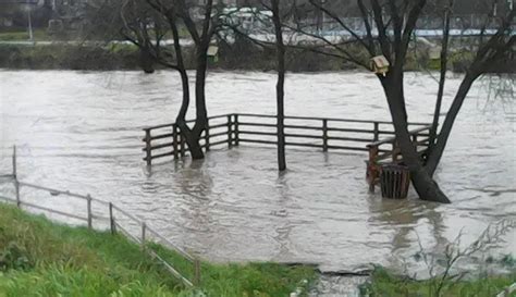 Ronioci Spasili Troje Ljudi Iz Poplave U Miljevini