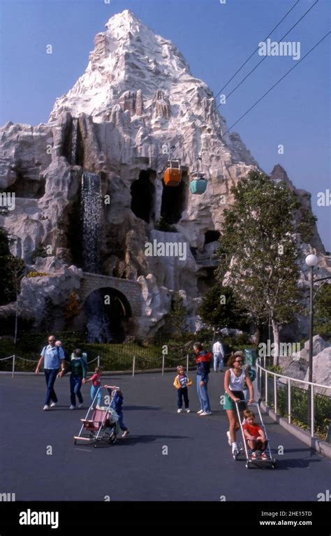 Matterhorn Disneyland Nacht