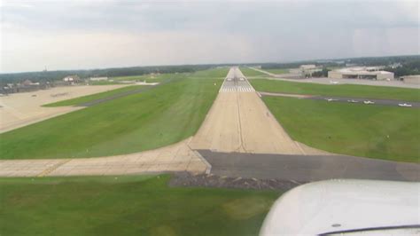 Landing A Cessna 172 Sp At Martin State Airport Baltimore 7312016