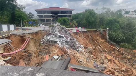 Bernama On Twitter Sebuah Pondok Kawalan Di Hadapan Akademi Sprm Di