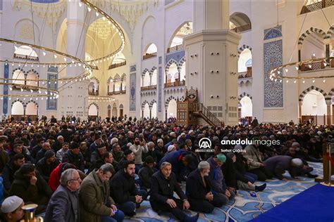 Muslimani obilježavaju mubarek noć Lejletu r regaib Posebni vjerski