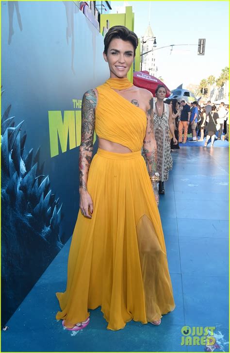 Jason Statham Ruby Rose Join The Meg Cast At La Premiere Photo