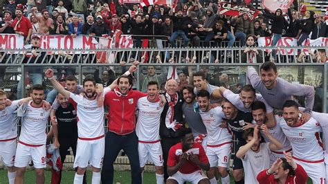 Calcio Il Rimini Vince Contro Il Romagna Centro E Vola In Serie C