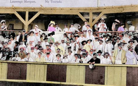 Audiência numa tourada em LM 1900s THE DELAGOA BAY WORLD