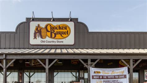 600 Cracker Barrel Locations to Add Beer and Wine to Menu