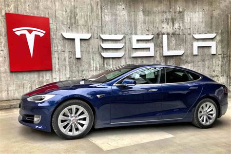 Who Owns Tesla? Is It Just Elon Musk? | BUSINESS POWERHOUSE