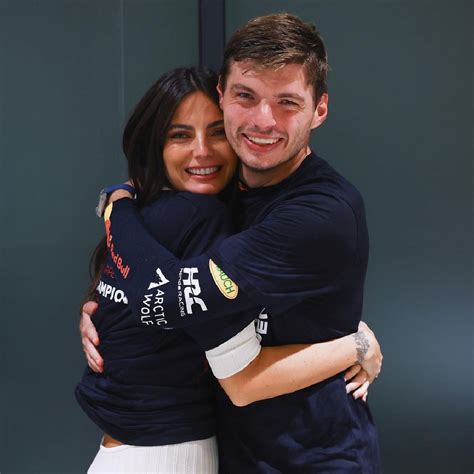 F1 Conheça a modelo Kelly Piquet esposa de Max Verstappen e filha de