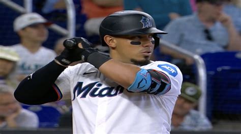 Jhonny Pereda debuta en la MLB con los Marlins después de 11 años en