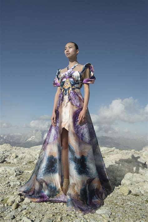 Editorial Earthrise AW 21 22 Iris Van Herpen Couture Couture