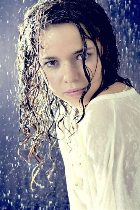 Imagenes Para Tus Novelas Chicas Bajo La Lluvia Fotografía de