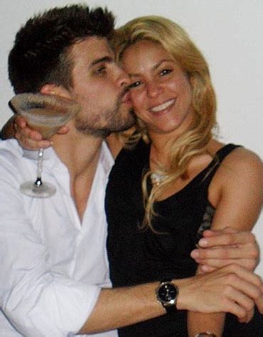 Gerard Piqué and Shakira as wedding photo - Shakira and Gerard Piqué ...