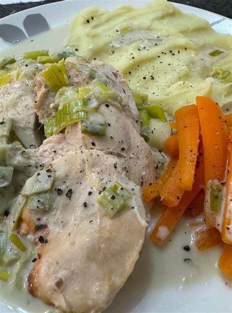 Chicken And Leeks In Blue Cheese Sauce Recipe Image By Matt Bushby Pinch Of Nom