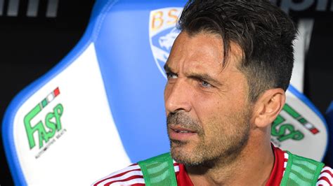 Mercato Psg Laveu De Gianluigi Buffon Sur Son Passage à Paris