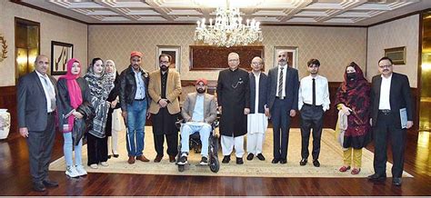 President Dr Arif Alvi In A Group Photo With A Delegation Of Center