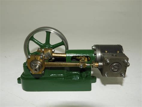 Murrays Auctioneers Lot 109 Stuart 10h Steam Engine With Box