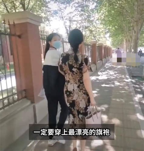 淄博27岁姐姐穿旗袍梳妈妈生前发型送妹高考，替妈妈实现临终遗愿 姐姐梳妈妈生前发型送妹妹高考 姐妹 视频