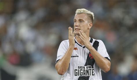 Vasco Atrasa Pagamento A Maxi Lopez E Pode Sofrer Transfer Ban