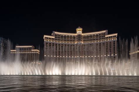 Las Vegas, Bellagio Hotel at Night Editorial Image - Image of fountains ...