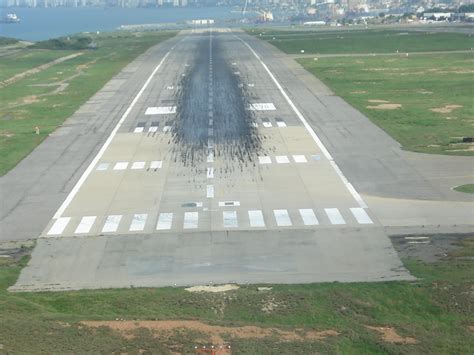 Pista Principal Del Aeropuerto De Maiquetía Fue Descontaminada De Residuos Neumáticos Yvke