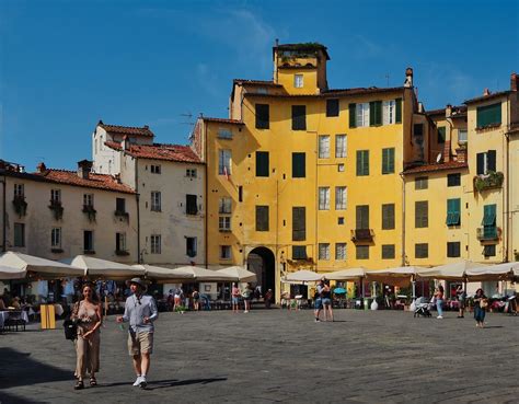 Piazza Dell Anfiteatro Lucca The Amphitheater Square Is A Flickr