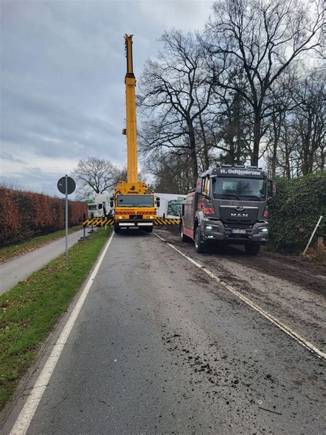 Pol Ol Westerstede Lkw Unfall Endet Glimpflich Presseportal