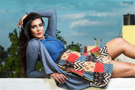 Meera Mithun Photos Meera Mithun Pics Photo Gallery Hot Sexy Meera Mithun Photos Photos