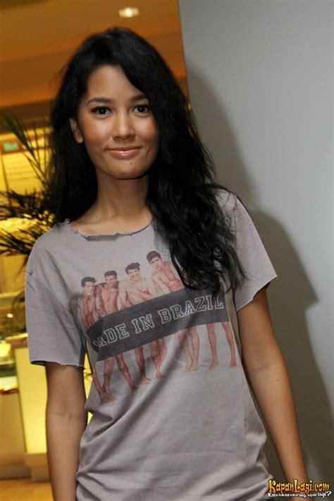 Hot Sexy Aksan Sjuman Bikini Pics