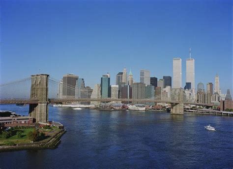 Manhattan skyline on the morning of September 11, 2001 : r/lastimages