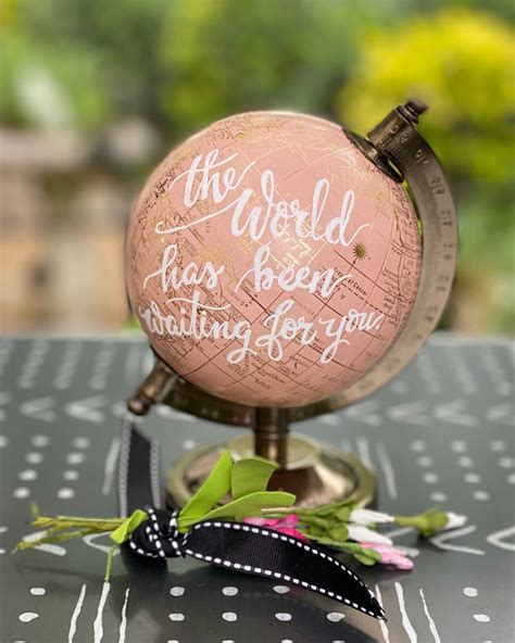 Personalized Wedding Gifts: 33 Trendy Gift Ideas That We Admire In 2021