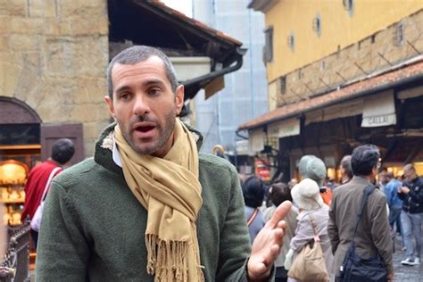 How To Select A Walking Group Tour Guide When Visiting Italy