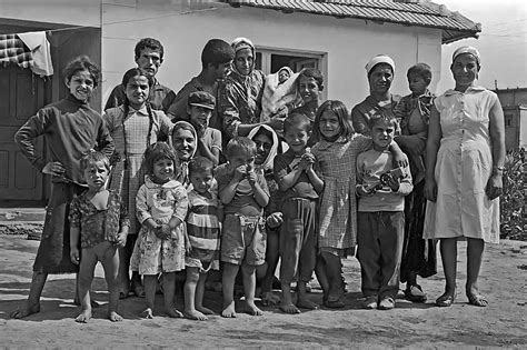 Family photo | Kosovar People | Kosovo | OzOutback