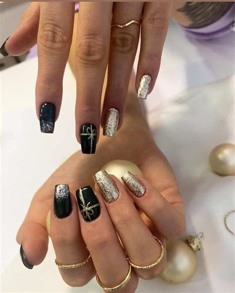 Christmas Nail Design Ideas To Show Off Your Holiday Spirit