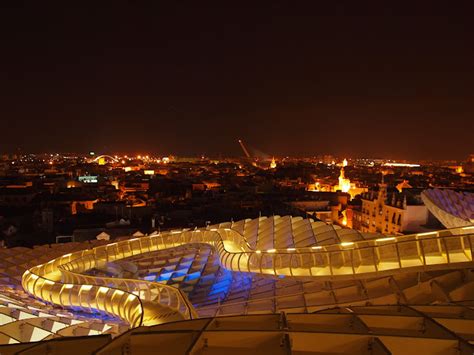 Ten Weeks in Seville: Vista nocturna de 'La Setas'