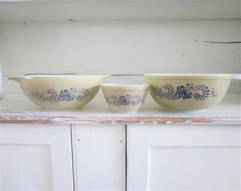 Vintage Pyrex Homestead Mixing Nesting Bowls Set Of 3 Mix And Match