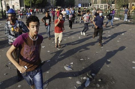 Protesters Clash With Cops Near Us Embassy In Cairo