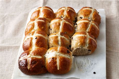 Hot Cross Buns Roti Paskah Delicious Yang Tak Terlupakan