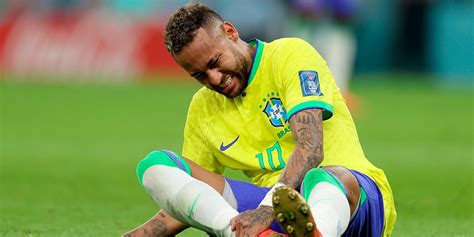 Neymar infortunato in lacrime in panchina Brasile in ansia Cosa è