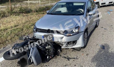 Incidente Sulla Casilina Drammatico Scontro Auto Moto Gravissimo Un