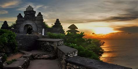 Sari Uluwatu Temple |Rock Cliff Temple