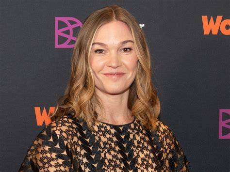 90s Star Julia Stiles Stuns With Natural Beauty 27 Years After 10