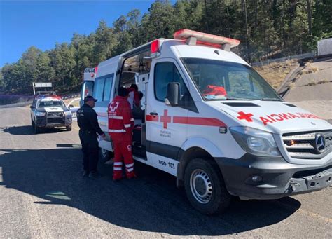 Choque frontal entre tráiler y camioneta en la supercarretera Durango