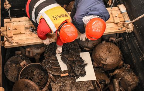 Scientists In China Find Extremely Elaborate 2200 Year Old Tomb From