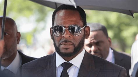 Chicago Prosecutor Drops Sexual Abuse Charges Against American Randb Singer R Kelly Celebrity