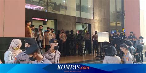 Sidang Etik Irjen Ferdy Sambo Brimob Berjaga Di Gedung TNCC Polri