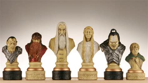 Lord Of The Rings Chess Set Pieces - The set includes the lord of the rings chess board.