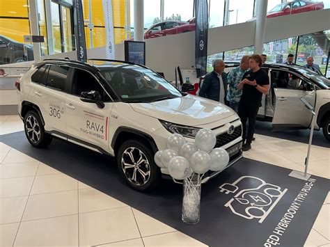 Ponad Odwiedzaj Cych Na Dniach Elektryfikacji W Salonach Toyoty