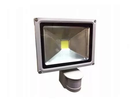 FOCO REFLECTOR LED 50W CON SENSOR Ferretería y Herramientas Las